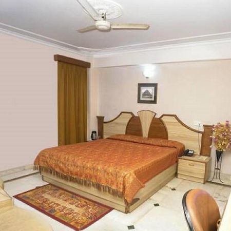 Hotel Welcome Palace Agartala Bagian luar foto