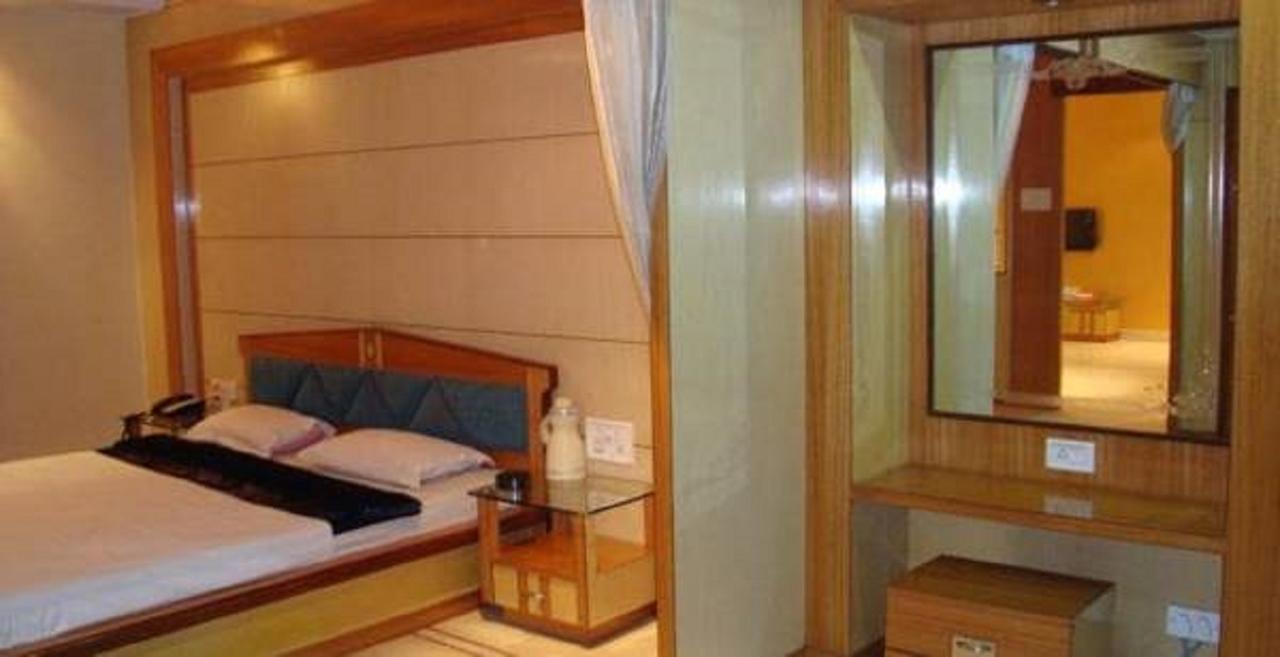 Hotel Welcome Palace Agartala Bagian luar foto