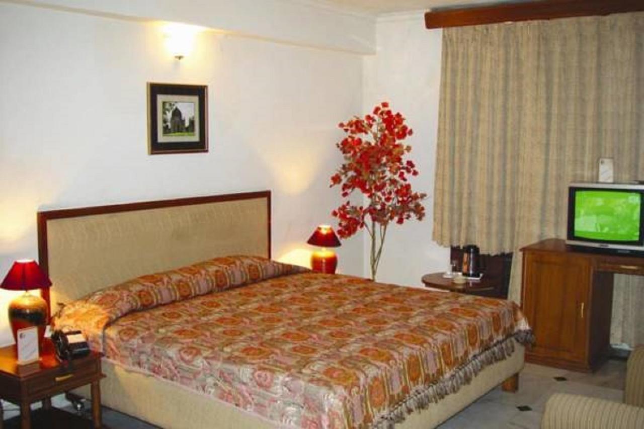 Hotel Welcome Palace Agartala Bagian luar foto