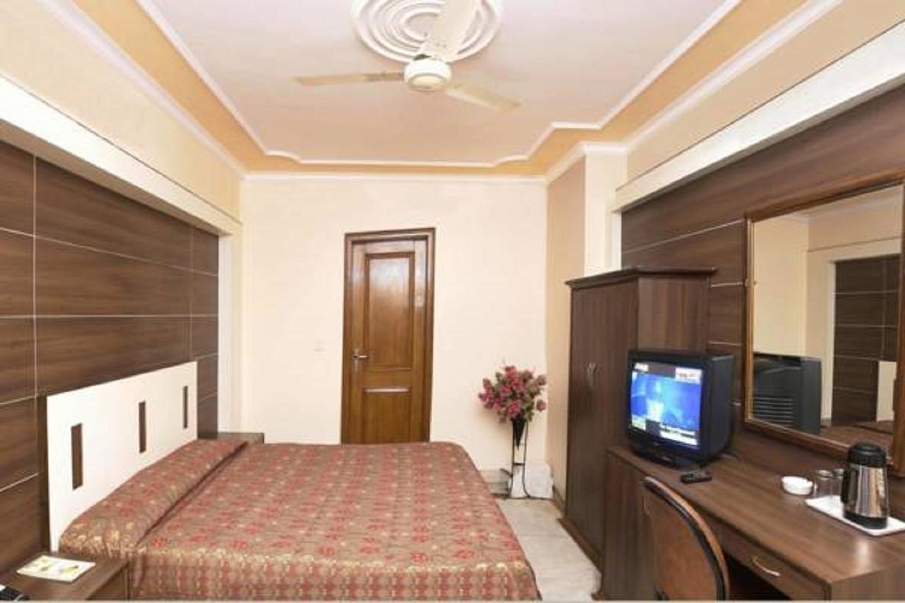 Hotel Welcome Palace Agartala Bagian luar foto