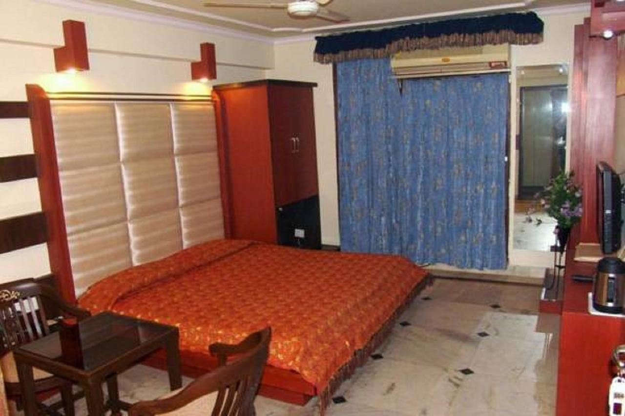 Hotel Welcome Palace Agartala Bagian luar foto
